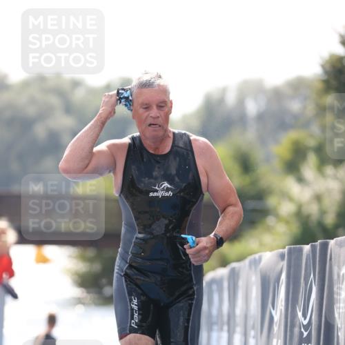25.08.2024 - Elbe Triathlon Hamburg H.Heesch http://msf.ph/oto/6849891 25.08.2024 15:16:35 Schwimmen  meine-sportfotos.de