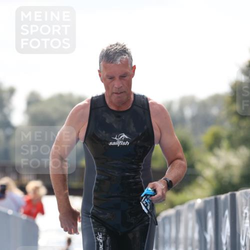 25.08.2024 - Elbe Triathlon Hamburg H.Heesch http://msf.ph/oto/6849897 25.08.2024 15:16:36 Schwimmen  meine-sportfotos.de