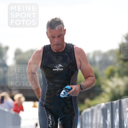 25.08.2024 - Elbe Triathlon Hamburg H.Heesch http://msf.ph/oto/6849913 25.08.2024 15:16:36 Schwimmen  meine-sportfotos.de