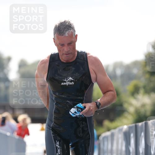 25.08.2024 - Elbe Triathlon Hamburg H.Heesch http://msf.ph/oto/6849917 25.08.2024 15:16:36 Schwimmen  meine-sportfotos.de