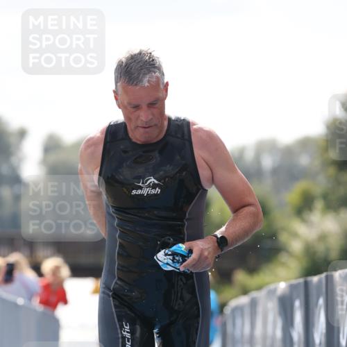 25.08.2024 - Elbe Triathlon Hamburg H.Heesch http://msf.ph/oto/6849926 25.08.2024 15:16:36 Schwimmen  meine-sportfotos.de