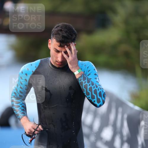 25.08.2024 - Elbe Triathlon Hamburg H.Heesch http://msf.ph/oto/6849930 25.08.2024 08:57:26 Schwimmen 141, 205, 245 meine-sportfotos.de