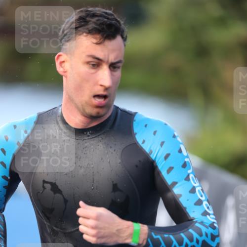 25.08.2024 - Elbe Triathlon Hamburg H.Heesch http://msf.ph/oto/6849950 25.08.2024 08:57:27 Schwimmen 141, 205, 245 meine-sportfotos.de