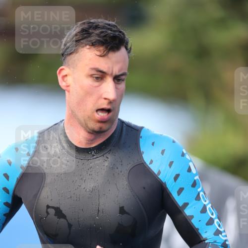 25.08.2024 - Elbe Triathlon Hamburg H.Heesch http://msf.ph/oto/6849957 25.08.2024 08:57:27 Schwimmen 141, 205, 245 meine-sportfotos.de
