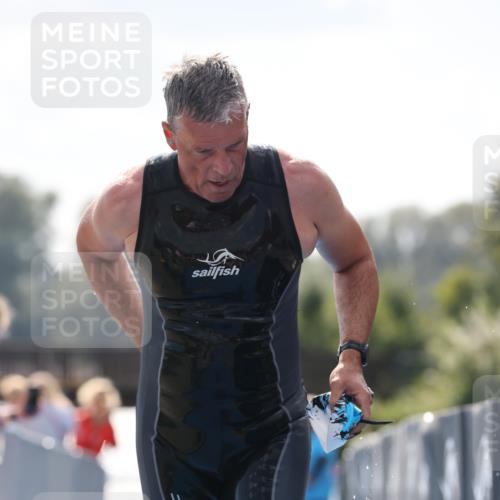 25.08.2024 - Elbe Triathlon Hamburg H.Heesch http://msf.ph/oto/6849959 25.08.2024 15:16:37 Schwimmen  meine-sportfotos.de