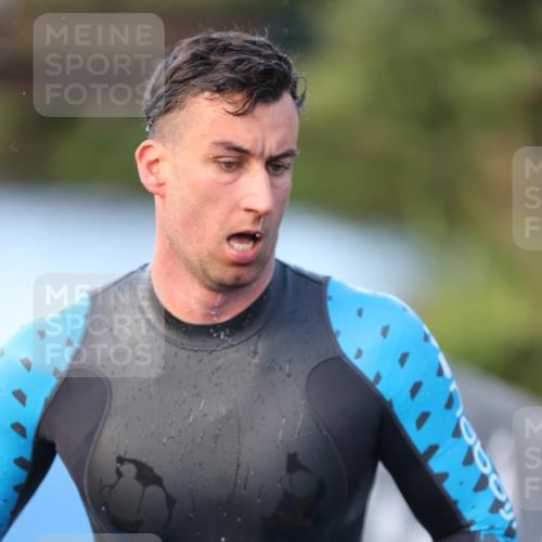 25.08.2024 - Elbe Triathlon Hamburg H.Heesch http://msf.ph/oto/6849965 25.08.2024 08:57:27 Schwimmen 141, 205, 245 meine-sportfotos.de