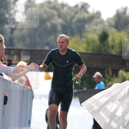 25.08.2024 - Elbe Triathlon Hamburg H.Heesch http://msf.ph/oto/6849967 25.08.2024 15:17:24 Schwimmen  meine-sportfotos.de