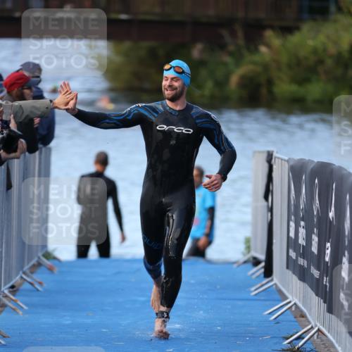 25.08.2024 - Elbe Triathlon Hamburg H.Heesch http://msf.ph/oto/6849988 25.08.2024 08:57:34 Schwimmen 205, 245 meine-sportfotos.de