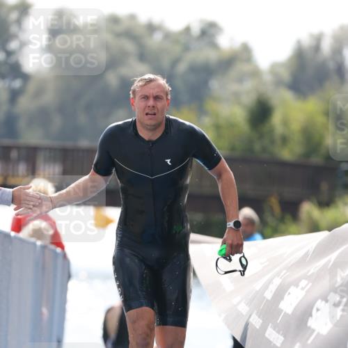 25.08.2024 - Elbe Triathlon Hamburg H.Heesch http://msf.ph/oto/6849993 25.08.2024 15:17:25 Schwimmen  meine-sportfotos.de