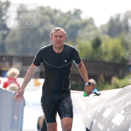 25.08.2024 - Elbe Triathlon Hamburg H.Heesch http://msf.ph/oto/6850002 25.08.2024 15:17:25 Schwimmen  meine-sportfotos.de