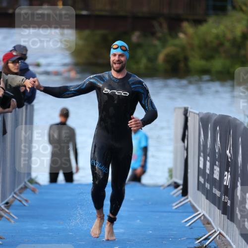 25.08.2024 - Elbe Triathlon Hamburg H.Heesch http://msf.ph/oto/6850009 25.08.2024 08:57:34 Schwimmen 205, 245 meine-sportfotos.de