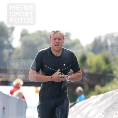 25.08.2024 - Elbe Triathlon Hamburg H.Heesch http://msf.ph/oto/6850016 25.08.2024 15:17:26 Schwimmen  meine-sportfotos.de