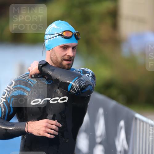 25.08.2024 - Elbe Triathlon Hamburg H.Heesch http://msf.ph/oto/6850017 25.08.2024 08:57:38 Schwimmen 205, 245 meine-sportfotos.de