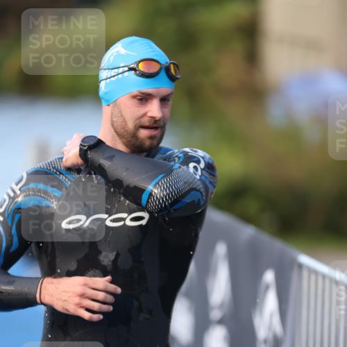 25.08.2024 - Elbe Triathlon Hamburg H.Heesch http://msf.ph/oto/6850022 25.08.2024 08:57:38 Schwimmen 205, 245 meine-sportfotos.de