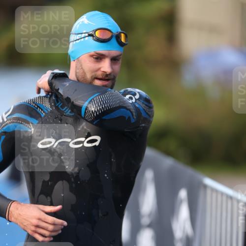25.08.2024 - Elbe Triathlon Hamburg H.Heesch http://msf.ph/oto/6850032 25.08.2024 08:57:38 Schwimmen 205, 245 meine-sportfotos.de