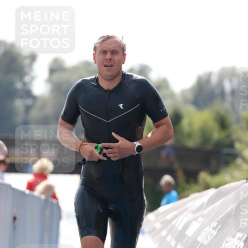 25.08.2024 - Elbe Triathlon Hamburg H.Heesch http://msf.ph/oto/6850034 25.08.2024 15:17:26 Schwimmen  meine-sportfotos.de