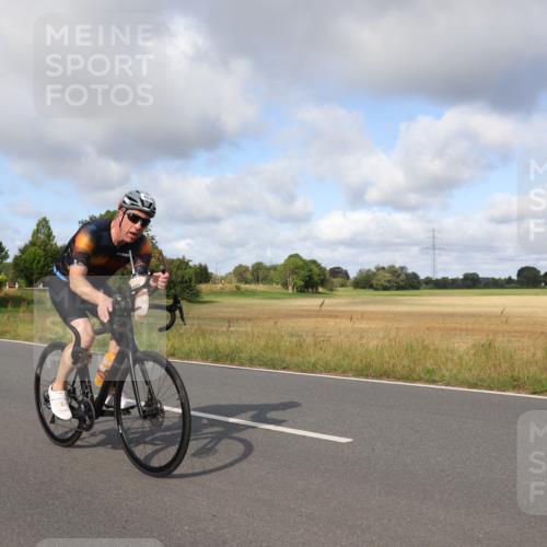 25.08.2024 - Elbe Triathlon Hamburg Fuchs,  Jonas http://msf.ph/oto/6850039 25.08.2024 09:55:44 Radfahren 252, 480, 453, 482, 463 meine-sportfotos.de