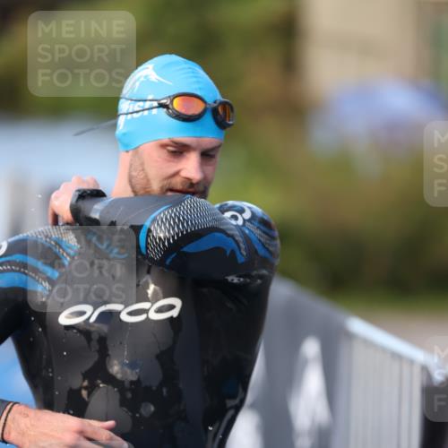 25.08.2024 - Elbe Triathlon Hamburg H.Heesch http://msf.ph/oto/6850049 25.08.2024 08:57:38 Schwimmen 205, 245 meine-sportfotos.de