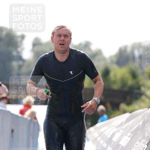 25.08.2024 - Elbe Triathlon Hamburg H.Heesch http://msf.ph/oto/6850052 25.08.2024 15:17:26 Schwimmen  meine-sportfotos.de