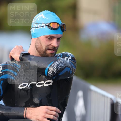 25.08.2024 - Elbe Triathlon Hamburg H.Heesch http://msf.ph/oto/6850060 25.08.2024 08:57:38 Schwimmen 205, 245 meine-sportfotos.de