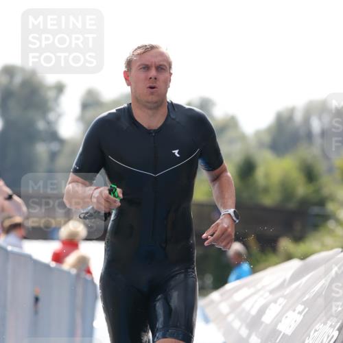 25.08.2024 - Elbe Triathlon Hamburg H.Heesch http://msf.ph/oto/6850063 25.08.2024 15:17:26 Schwimmen  meine-sportfotos.de