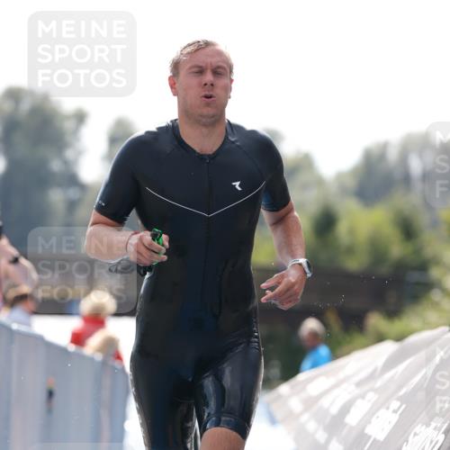 25.08.2024 - Elbe Triathlon Hamburg H.Heesch http://msf.ph/oto/6850066 25.08.2024 15:17:26 Schwimmen  meine-sportfotos.de