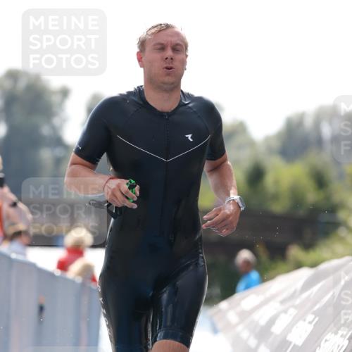 25.08.2024 - Elbe Triathlon Hamburg H.Heesch http://msf.ph/oto/6850073 25.08.2024 15:17:26 Schwimmen  meine-sportfotos.de