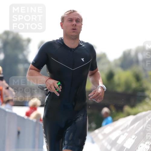 25.08.2024 - Elbe Triathlon Hamburg H.Heesch http://msf.ph/oto/6850078 25.08.2024 15:17:26 Schwimmen  meine-sportfotos.de