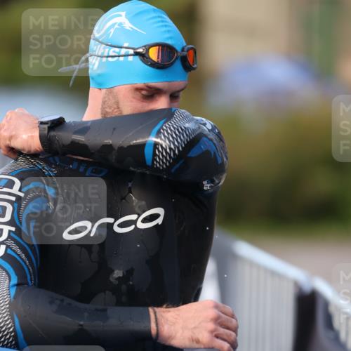 25.08.2024 - Elbe Triathlon Hamburg H.Heesch http://msf.ph/oto/6850081 25.08.2024 08:57:38 Schwimmen 205, 245 meine-sportfotos.de