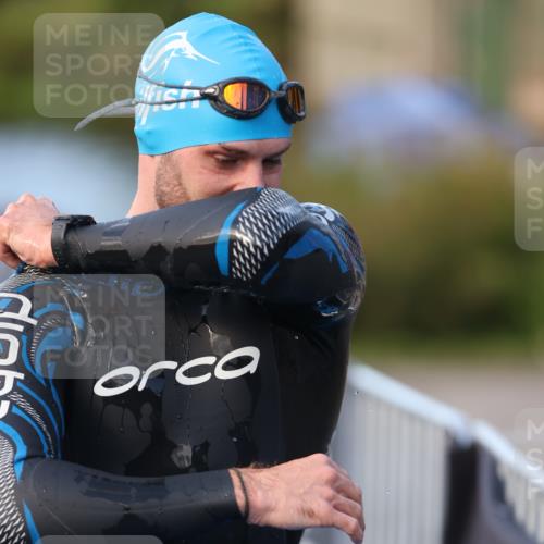 25.08.2024 - Elbe Triathlon Hamburg H.Heesch http://msf.ph/oto/6850087 25.08.2024 08:57:38 Schwimmen 205, 245 meine-sportfotos.de