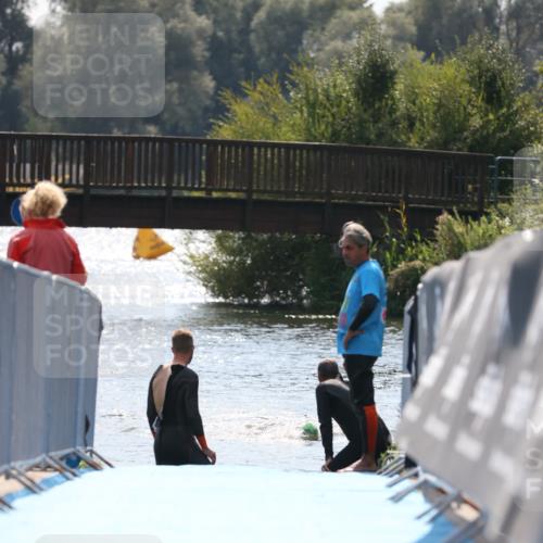 25.08.2024 - Elbe Triathlon Hamburg H.Heesch http://msf.ph/oto/6850092 25.08.2024 15:17:36 Schwimmen  meine-sportfotos.de