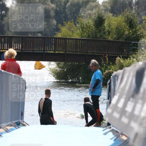 25.08.2024 - Elbe Triathlon Hamburg H.Heesch http://msf.ph/oto/6850098 25.08.2024 15:17:37 Schwimmen  meine-sportfotos.de