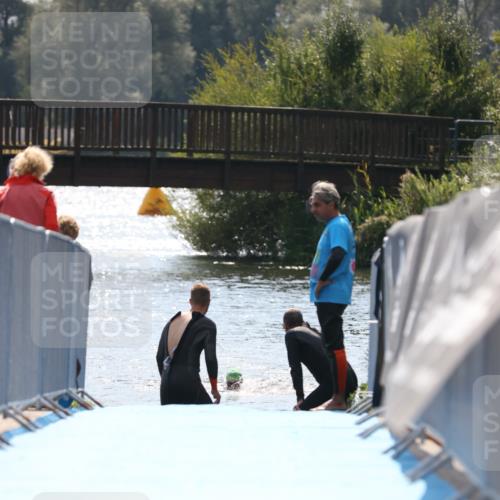 25.08.2024 - Elbe Triathlon Hamburg H.Heesch http://msf.ph/oto/6850103 25.08.2024 15:17:39 Schwimmen  meine-sportfotos.de