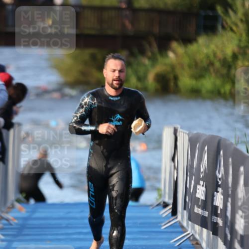 25.08.2024 - Elbe Triathlon Hamburg H.Heesch http://msf.ph/oto/6850106 25.08.2024 08:58:17 Schwimmen 236, 243, 303, 308 meine-sportfotos.de