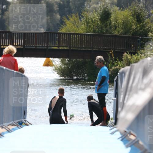 25.08.2024 - Elbe Triathlon Hamburg H.Heesch http://msf.ph/oto/6850112 25.08.2024 15:17:39 Schwimmen  meine-sportfotos.de