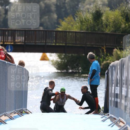25.08.2024 - Elbe Triathlon Hamburg H.Heesch http://msf.ph/oto/6850132 25.08.2024 15:17:46 Schwimmen  meine-sportfotos.de