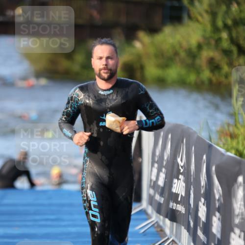 25.08.2024 - Elbe Triathlon Hamburg H.Heesch http://msf.ph/oto/6850139 25.08.2024 08:58:18 Schwimmen 236, 243, 303, 308 meine-sportfotos.de