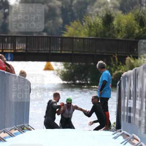 25.08.2024 - Elbe Triathlon Hamburg H.Heesch http://msf.ph/oto/6850146 25.08.2024 15:17:46 Schwimmen  meine-sportfotos.de