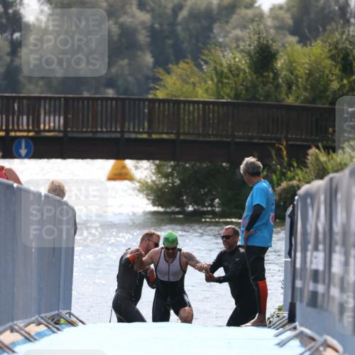 25.08.2024 - Elbe Triathlon Hamburg H.Heesch http://msf.ph/oto/6850161 25.08.2024 15:17:47 Schwimmen  meine-sportfotos.de
