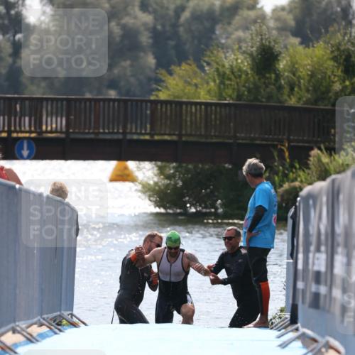 25.08.2024 - Elbe Triathlon Hamburg H.Heesch http://msf.ph/oto/6850168 25.08.2024 15:17:47 Schwimmen  meine-sportfotos.de