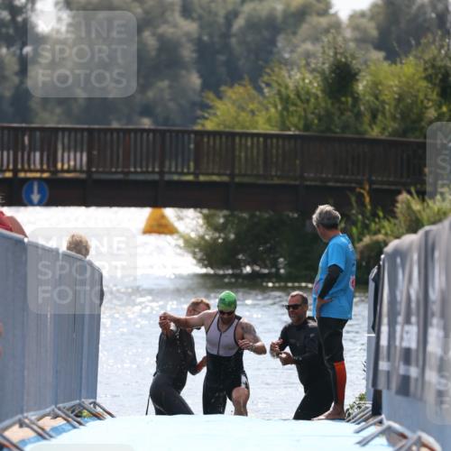 25.08.2024 - Elbe Triathlon Hamburg H.Heesch http://msf.ph/oto/6850176 25.08.2024 15:17:47 Schwimmen  meine-sportfotos.de