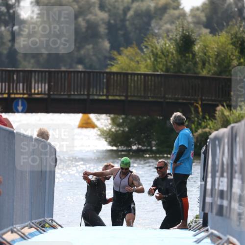 25.08.2024 - Elbe Triathlon Hamburg H.Heesch http://msf.ph/oto/6850180 25.08.2024 15:17:47 Schwimmen  meine-sportfotos.de