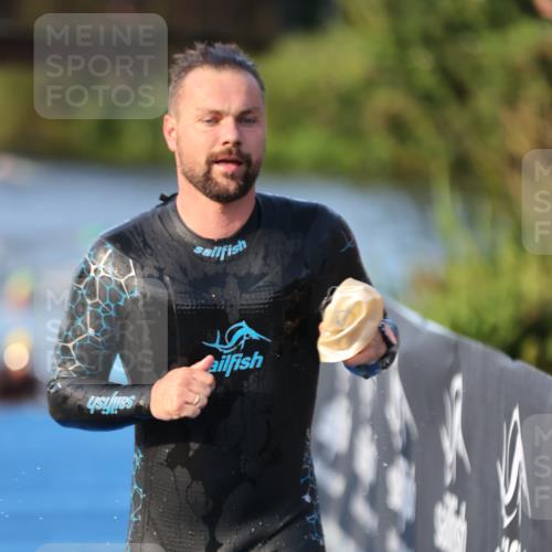 25.08.2024 - Elbe Triathlon Hamburg H.Heesch http://msf.ph/oto/6850193 25.08.2024 08:58:19 Schwimmen 236, 243, 303, 308 meine-sportfotos.de
