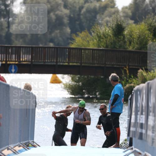 25.08.2024 - Elbe Triathlon Hamburg H.Heesch http://msf.ph/oto/6850201 25.08.2024 15:17:47 Schwimmen  meine-sportfotos.de