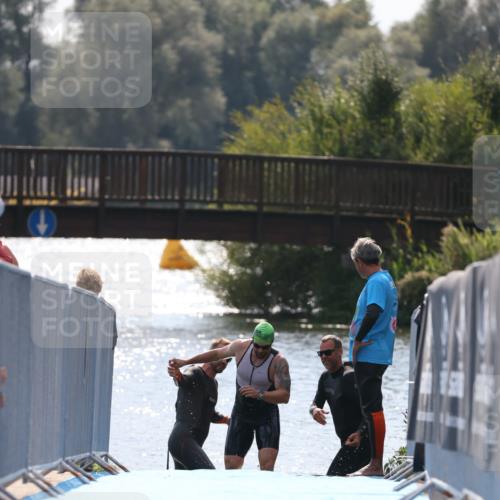 25.08.2024 - Elbe Triathlon Hamburg H.Heesch http://msf.ph/oto/6850206 25.08.2024 15:17:47 Schwimmen  meine-sportfotos.de