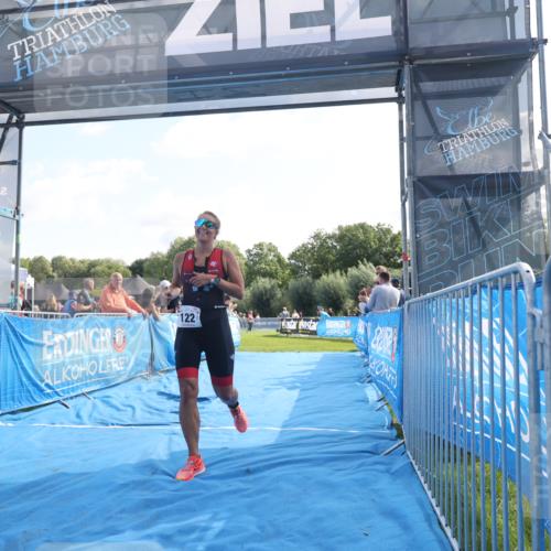 25.08.2024 - Elbe Triathlon Hamburg H.Heesch http://msf.ph/oto/6850211 25.08.2024 10:47:08 Ziel 122 meine-sportfotos.de
