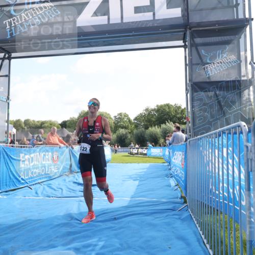 25.08.2024 - Elbe Triathlon Hamburg H.Heesch http://msf.ph/oto/6850221 25.08.2024 10:47:08 Ziel 122 meine-sportfotos.de