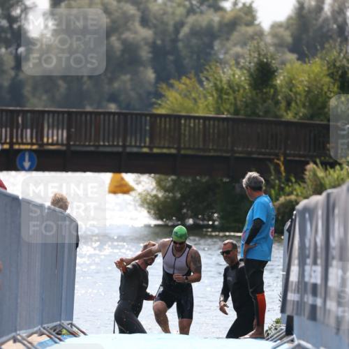 25.08.2024 - Elbe Triathlon Hamburg H.Heesch http://msf.ph/oto/6850223 25.08.2024 15:17:47 Schwimmen  meine-sportfotos.de