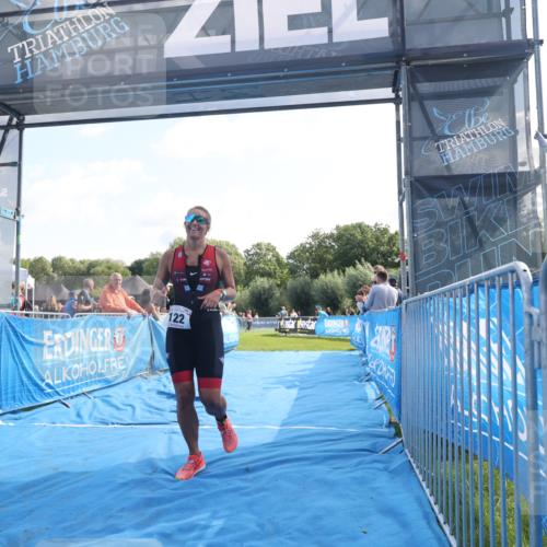 25.08.2024 - Elbe Triathlon Hamburg H.Heesch http://msf.ph/oto/6850231 25.08.2024 10:47:08 Ziel 122 meine-sportfotos.de