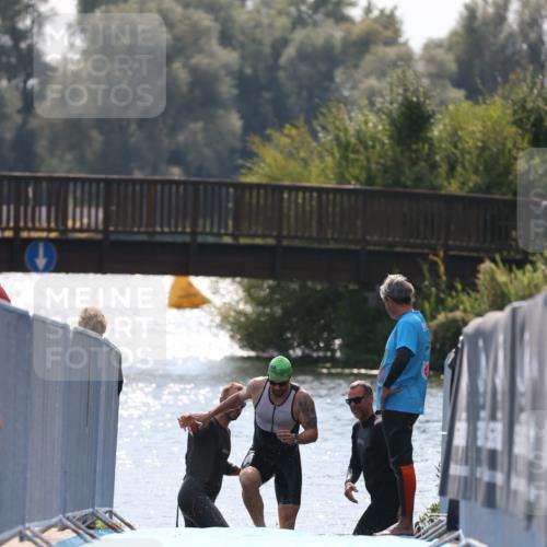 25.08.2024 - Elbe Triathlon Hamburg H.Heesch http://msf.ph/oto/6850233 25.08.2024 15:17:47 Schwimmen  meine-sportfotos.de